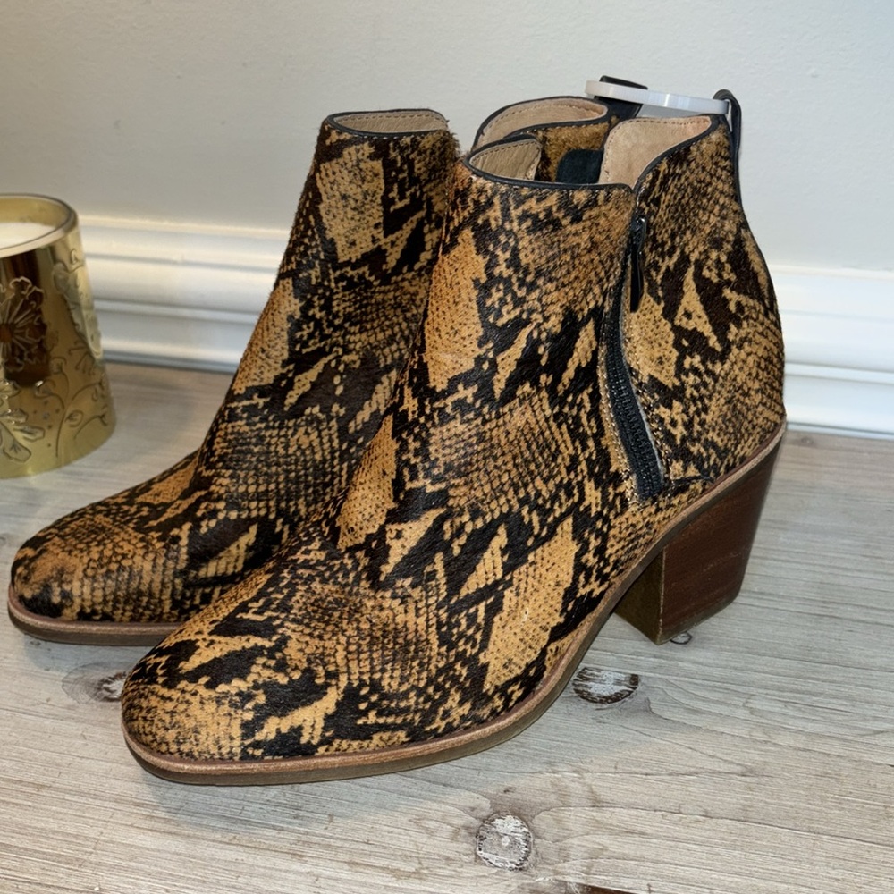 NEW Sofft Canelli Ankle Boots - Picture 2 of 7